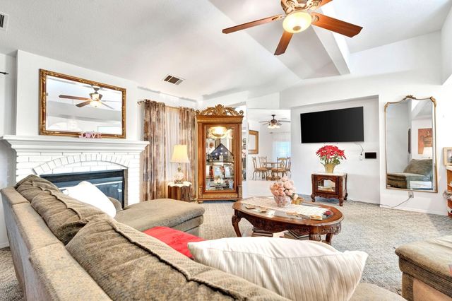 211 W Paul Avenue, Clovis, CA 93612