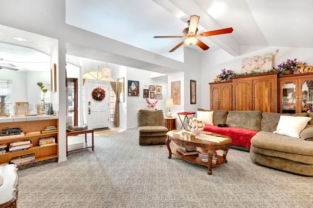 211 W Paul Avenue, Clovis, CA 93612