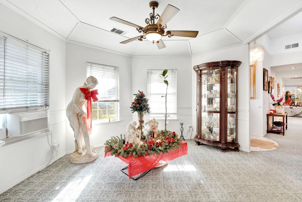 Image 10 of property listing at 211 W Paul Avenue, Clovis, CA 93612