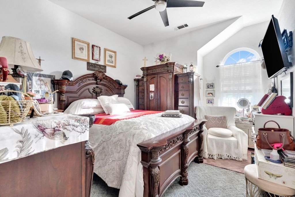 Image 19 of property listing at 211 W Paul Avenue, Clovis, CA 93612