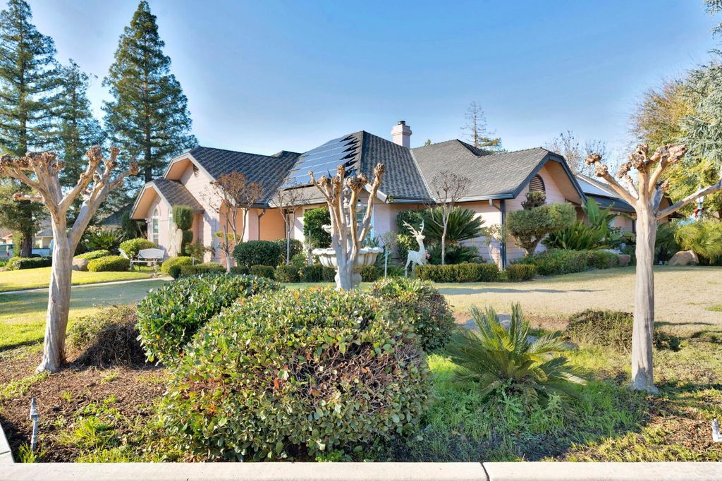 Image 2 of property listing at 211 W Paul Avenue, Clovis, CA 93612