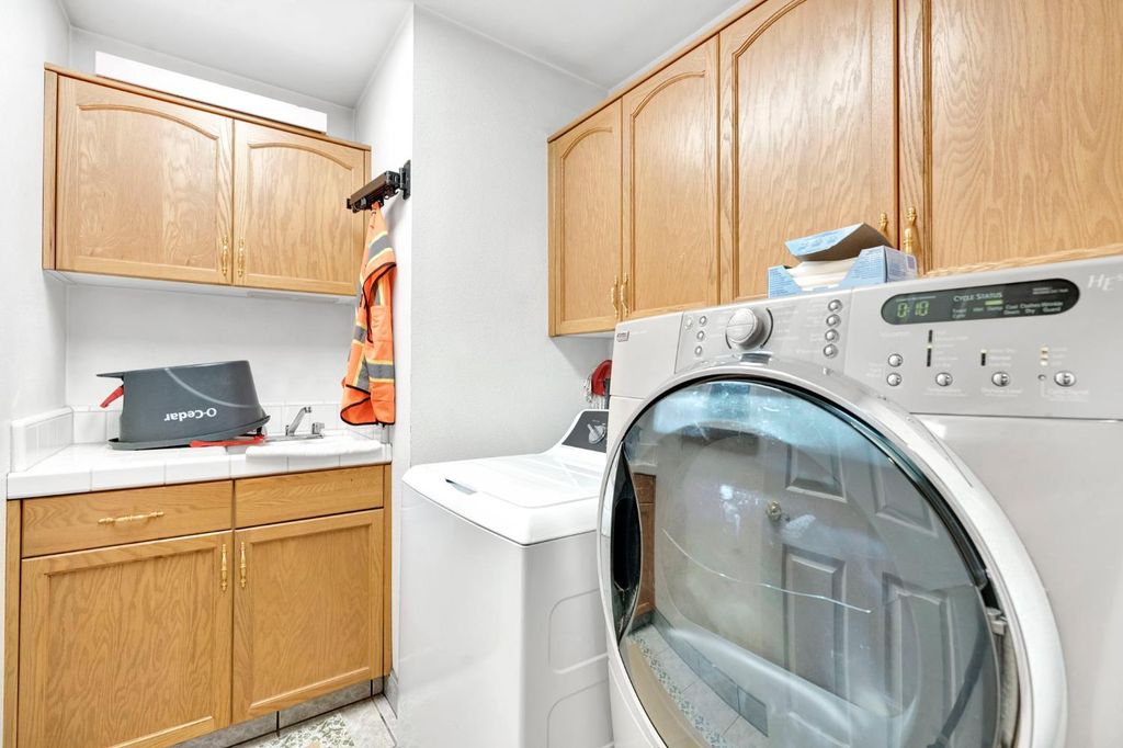 Image 21 of property listing at 211 W Paul Avenue, Clovis, CA 93612