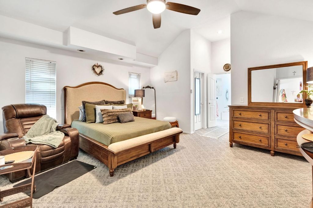 Image 23 of property listing at 211 W Paul Avenue, Clovis, CA 93612