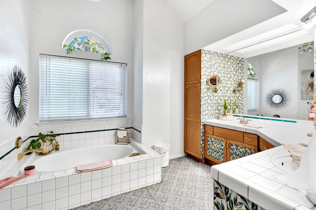 Image 25 of property listing at 211 W Paul Avenue, Clovis, CA 93612