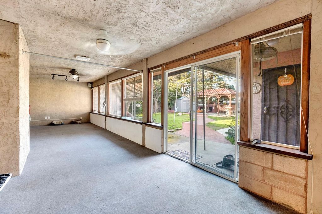 Image 27 of property listing at 211 W Paul Avenue, Clovis, CA 93612