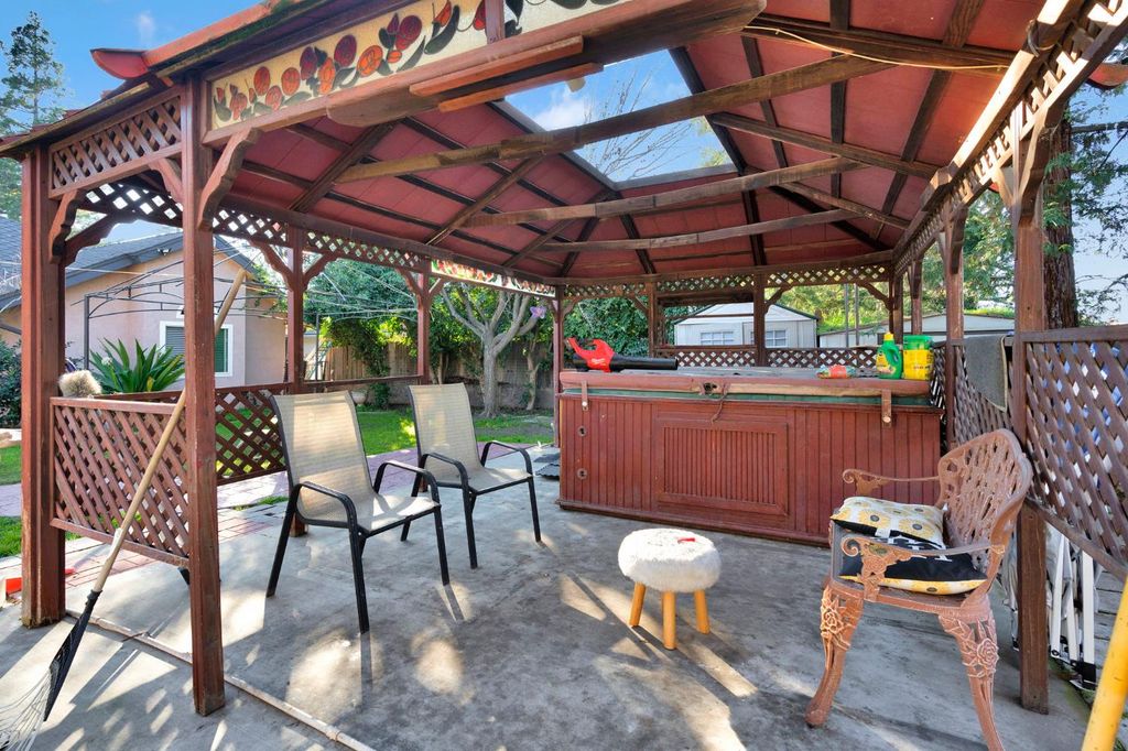 Image 30 of property listing at 211 W Paul Avenue, Clovis, CA 93612