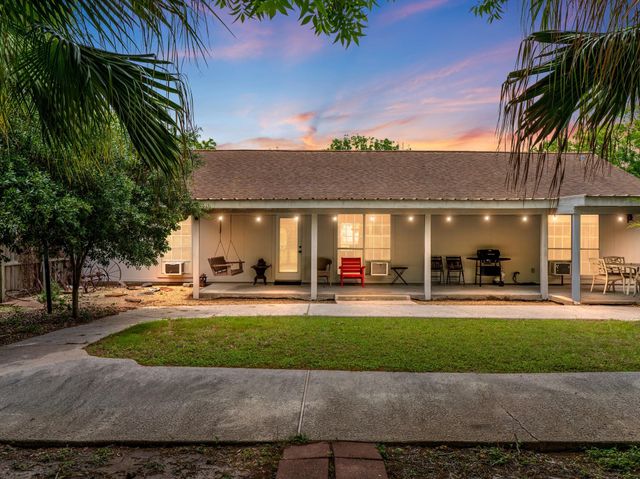 1103 Green Avenue, Palacios, TX 77465