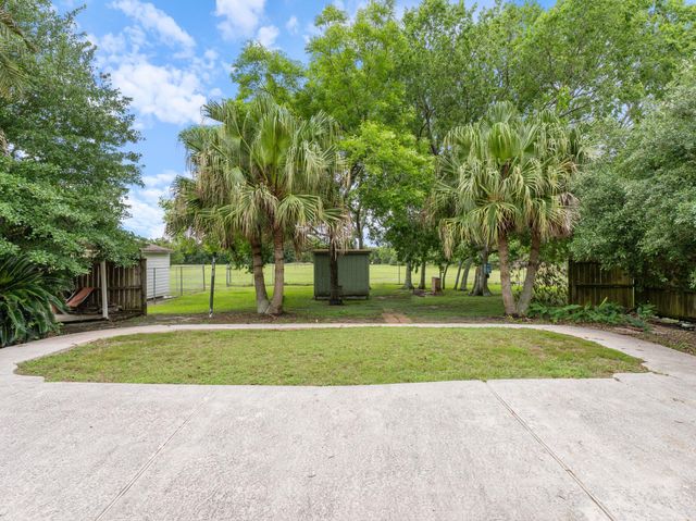 1103 Green Avenue, Palacios, TX 77465