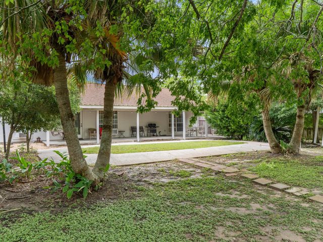 1103 Green Avenue, Palacios, TX 77465