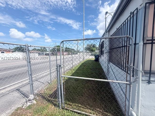 3190 NW 97th St, Miami, FL 33147