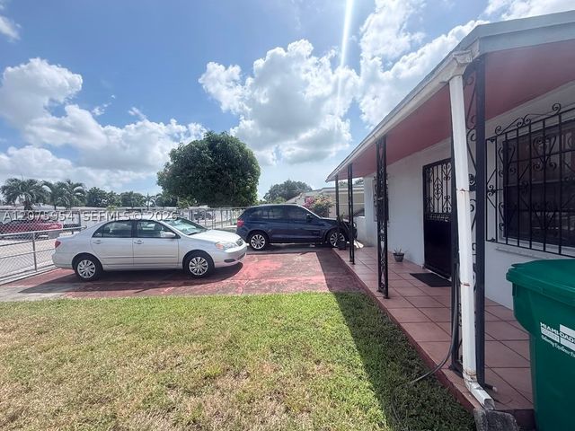 3190 NW 97th St, Miami, FL 33147
