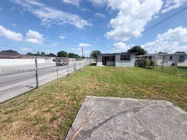 3190 NW 97th St, Miami, FL 33147