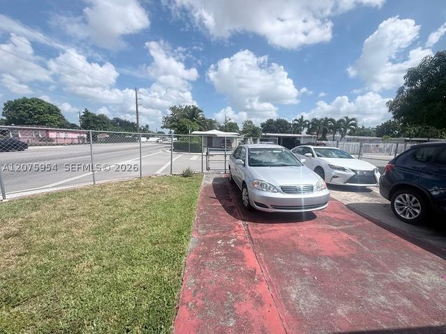 3190 NW 97th St, Miami, FL 33147