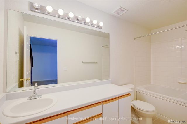 20000 Mitchell Place 19, Denver, CO 80249