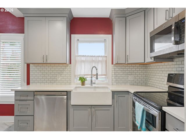 2358 Nw LOVEJOY St, Portland, OR 97210