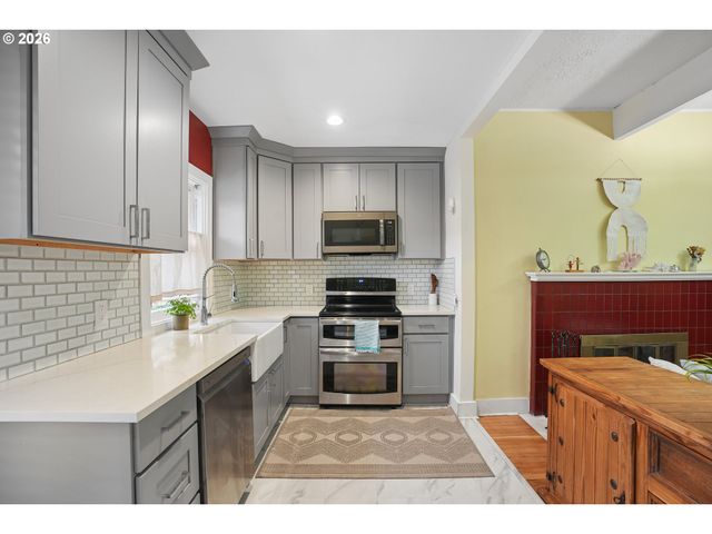 2358 Nw LOVEJOY St, Portland, OR 97210