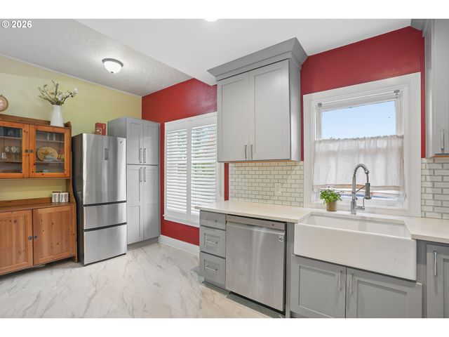 2358 Nw LOVEJOY St, Portland, OR 97210