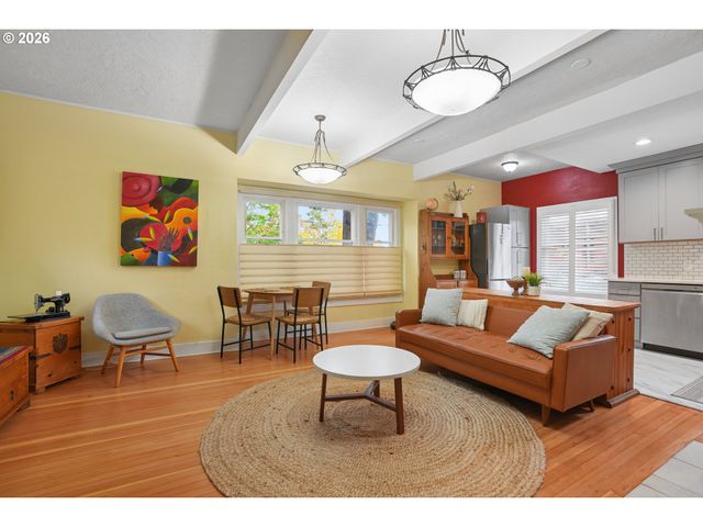 2358 Nw LOVEJOY St, Portland, OR 97210
