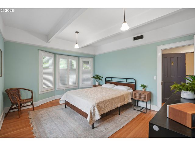 2358 Nw LOVEJOY St, Portland, OR 97210