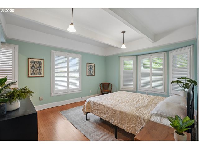 2358 Nw LOVEJOY St, Portland, OR 97210