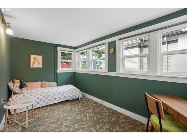 2358 Nw LOVEJOY St, Portland, OR 97210