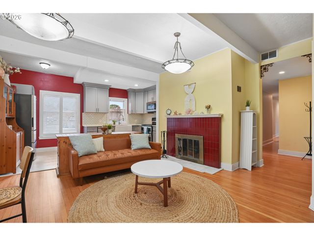 2358 Nw LOVEJOY St, Portland, OR 97210