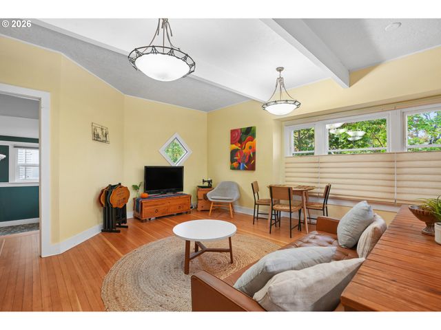 2358 Nw LOVEJOY St, Portland, OR 97210