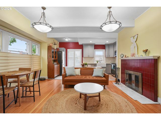 2358 Nw LOVEJOY St, Portland, OR 97210