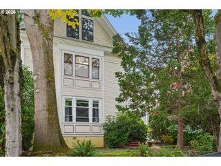2358 Nw LOVEJOY St, Portland, OR 97210