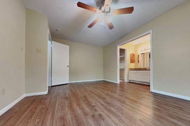 11 Brentwood Oaks Court, The Woodlands, TX 77381