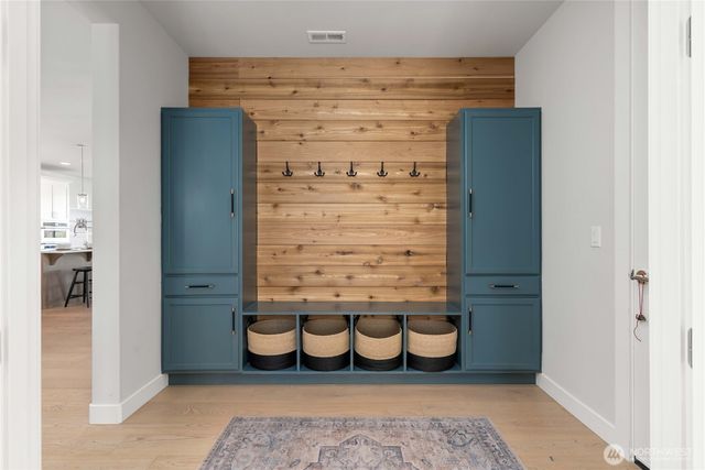 33473 Walnut Avenue SE, Black Diamond, WA 98010