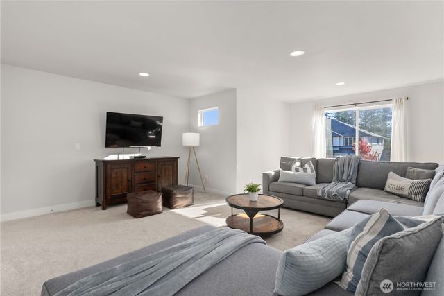 33473 Walnut Avenue SE, Black Diamond, WA 98010