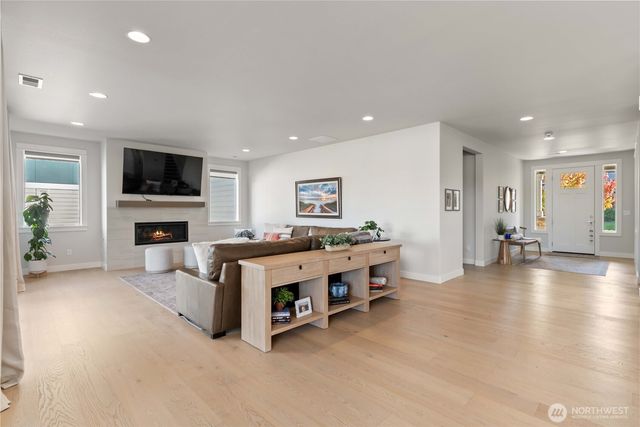 33473 Walnut Avenue SE, Black Diamond, WA 98010