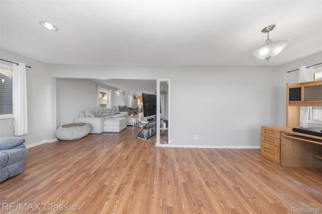 8665 Cooley Lake Road, Commerce Charter Township, MI 48382