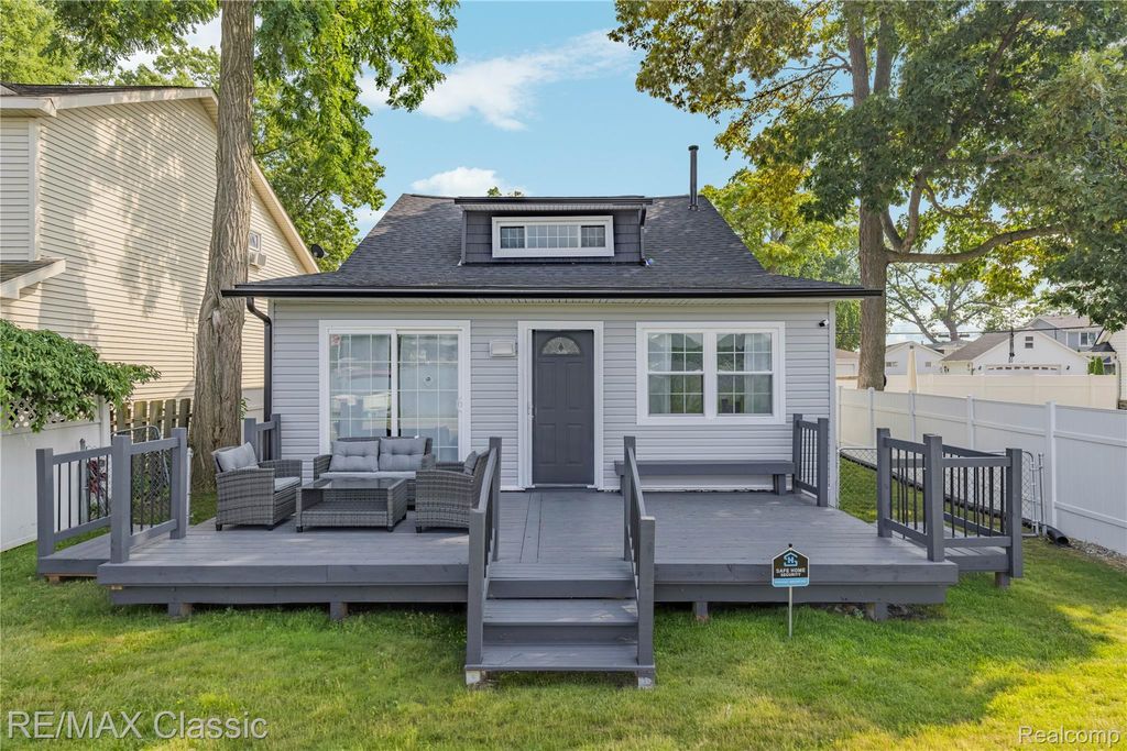 8665 Cooley Lake Road, Commerce Charter Township, MI 48382
