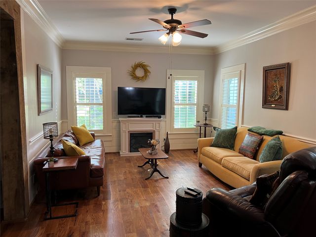 701 Johnson, Terrell, TX 75160