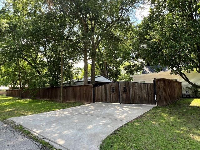701 Johnson, Terrell, TX 75160