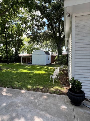701 Johnson, Terrell, TX 75160