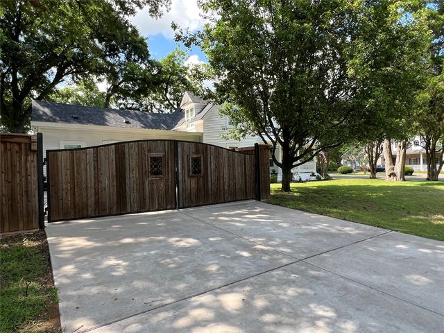 701 Johnson, Terrell, TX 75160