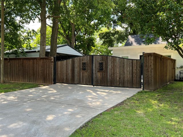 701 Johnson, Terrell, TX 75160