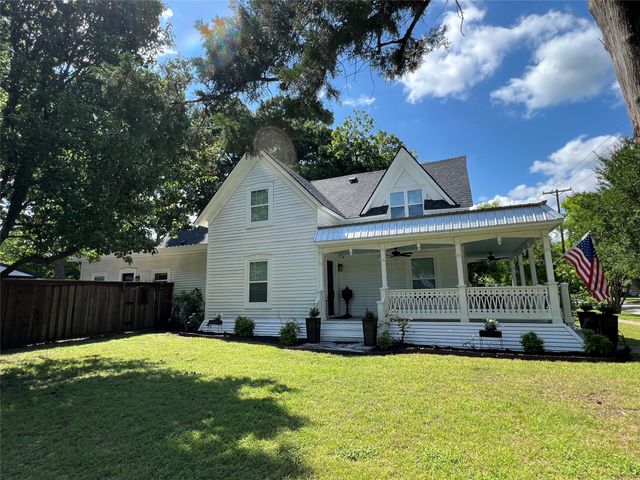 701 Johnson, Terrell, TX 75160