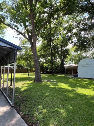 701 Johnson, Terrell, TX 75160
