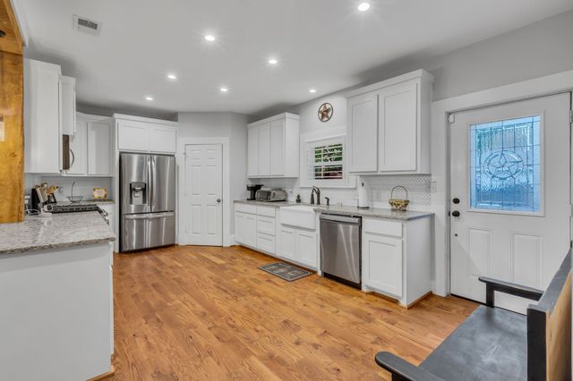 701 Johnson, Terrell, TX 75160