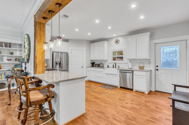 701 Johnson, Terrell, TX 75160