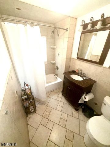 33 W Park Ave, Woodbridge Twp., NJ 07001