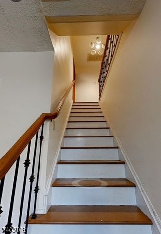 33 W Park Ave, Woodbridge Twp., NJ 07001