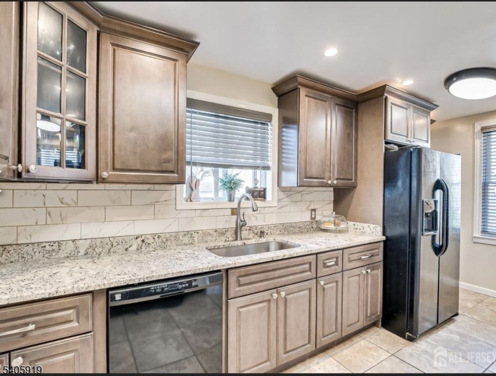 33 W Park Ave, Woodbridge Twp., NJ 07001 — photo 2