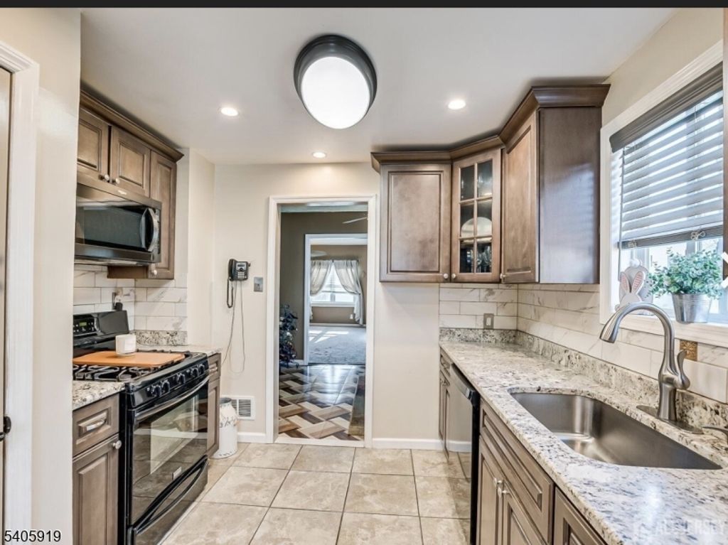 33 W Park Ave, Woodbridge Twp., NJ 07001 — photo 5