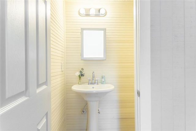 305 Grove SE Avenue, Lindale, GA 30147