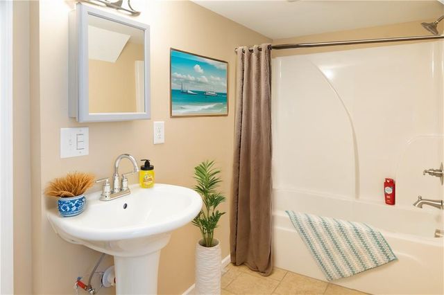 305 Grove SE Avenue, Lindale, GA 30147